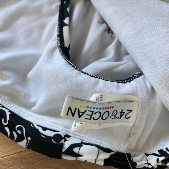 2 Piece Bathing Suit - 24th and Ocean - M - Picture 3 of 3